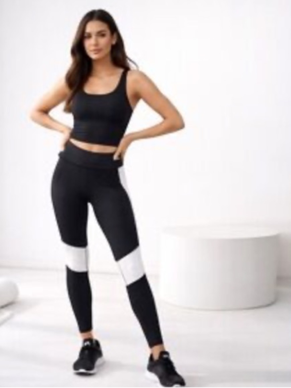 NWT Good American Black Leggings with White Knee Panels size 0- color block